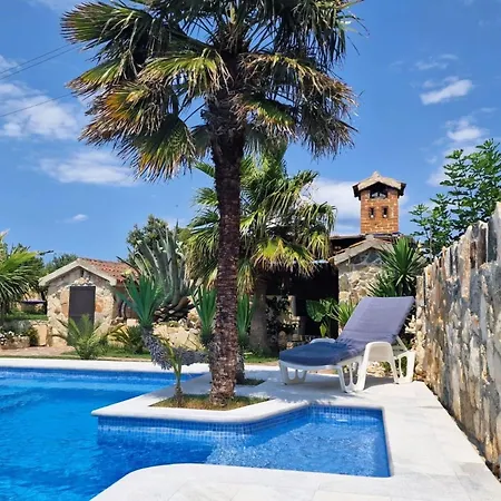 Casa vacanze Schoenes Haus In Pomer Mit Privatem Parkplatz By Interhome Medolino