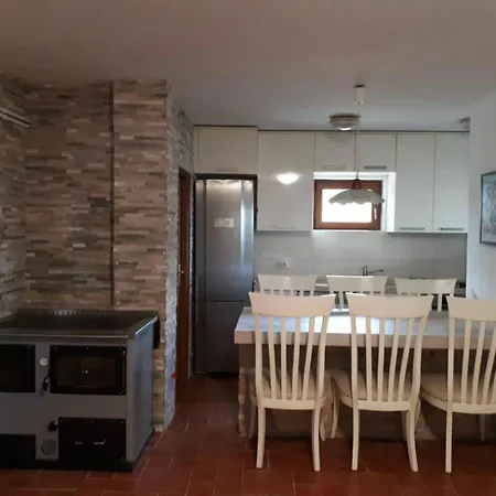 Schoenes Haus In Pomer Mit Privatem Parkplatz By Interhome Casa vacanze Medolino