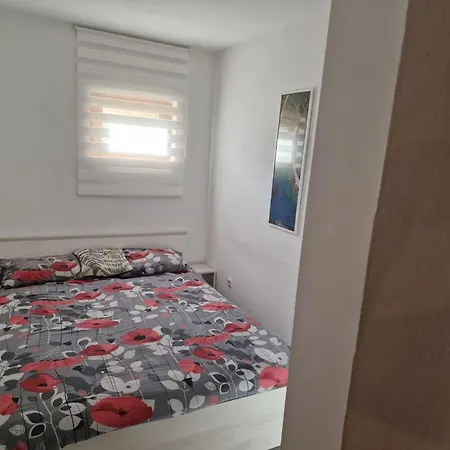 Schoenes Haus In Pomer Mit Privatem Parkplatz By Interhome * Medolino