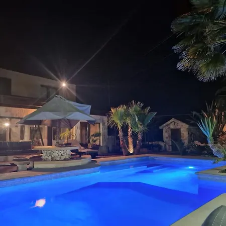 Schoenes Haus In Pomer Mit Privatem Parkplatz By Interhome Casa vacanze Medolino
